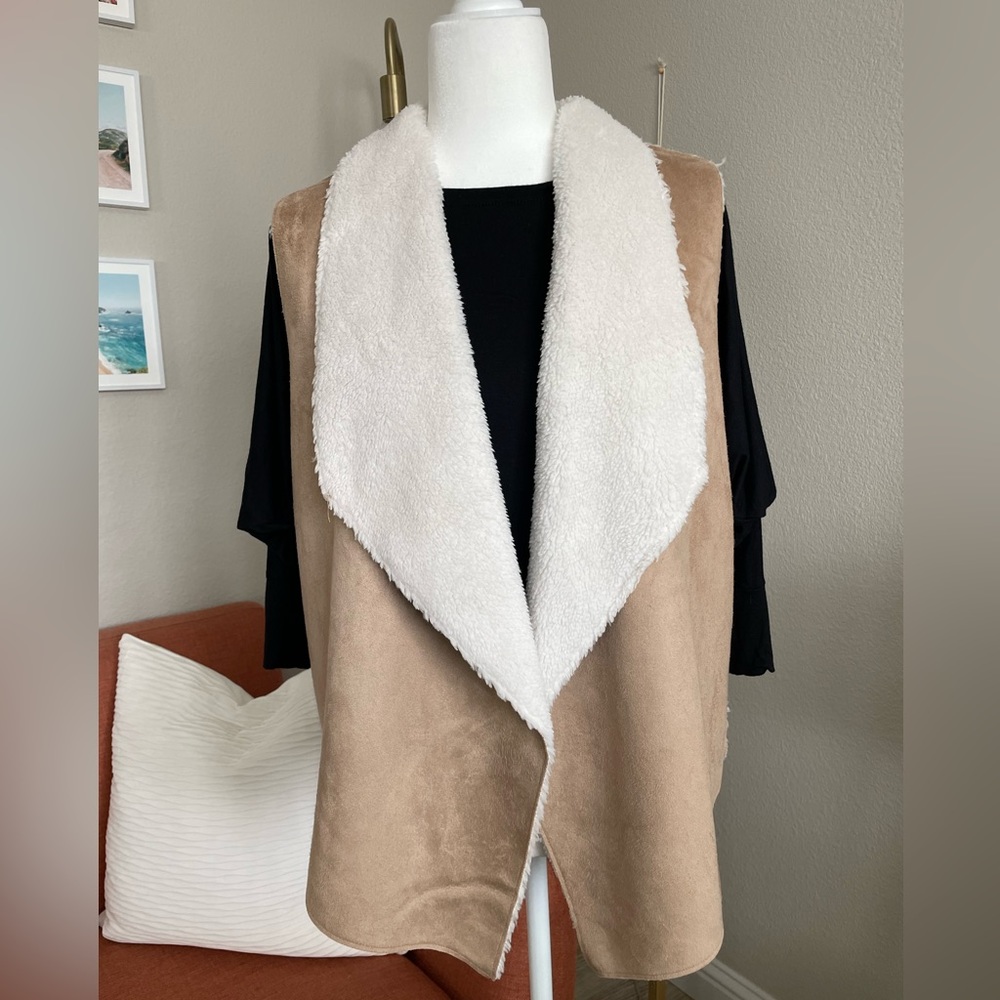 GAP faux fur vest